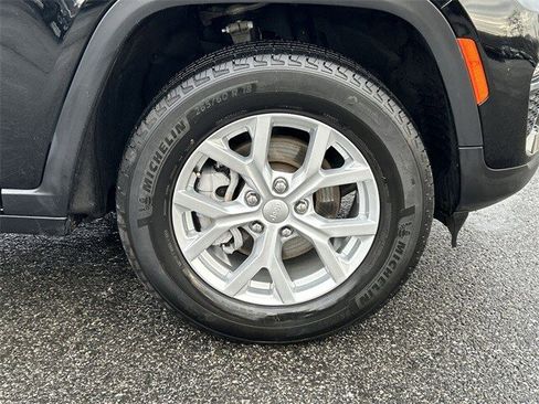 Certified 2023 Jeep Grand Cherokee Limited image 13