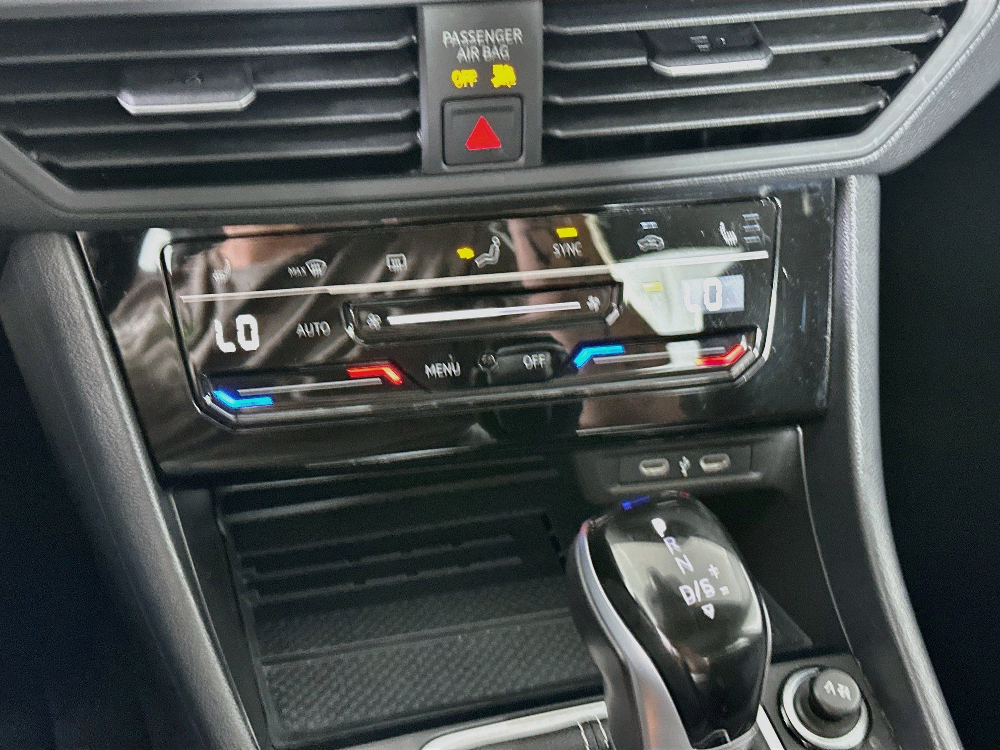 Used 2025 Volkswagen Jetta SE FWD image 24