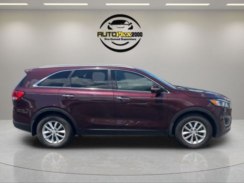 Used 2018 Kia Sorento FWD image 8