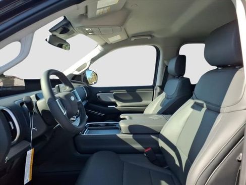 New 2026 Ford Expedition Active image 5