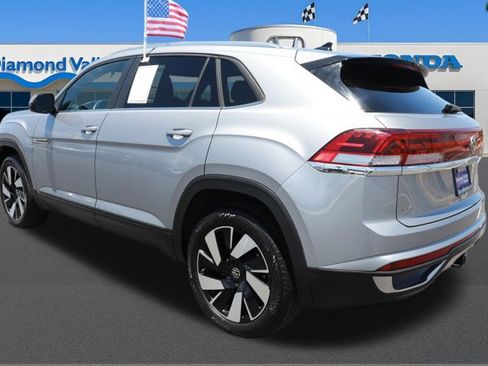 Used 2025 Volkswagen Atlas Cross Sport SE FWD image 4