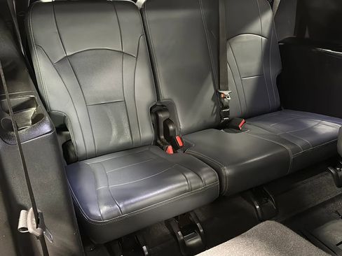 Used 2018 Buick Enclave Premium w/ Experience Buick Package AWD/4WD image 19