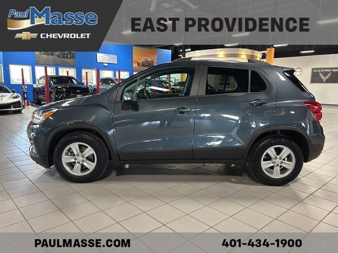 Used 2021 Chevrolet Trax LT w/ Driver Confidence Package image 4
