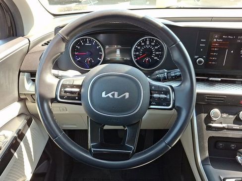 Used 2024 Kia Carnival LX FWD image 21