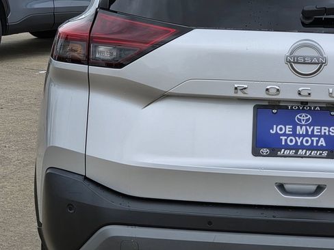 Used 2023 Nissan Rogue SV FWD image 10