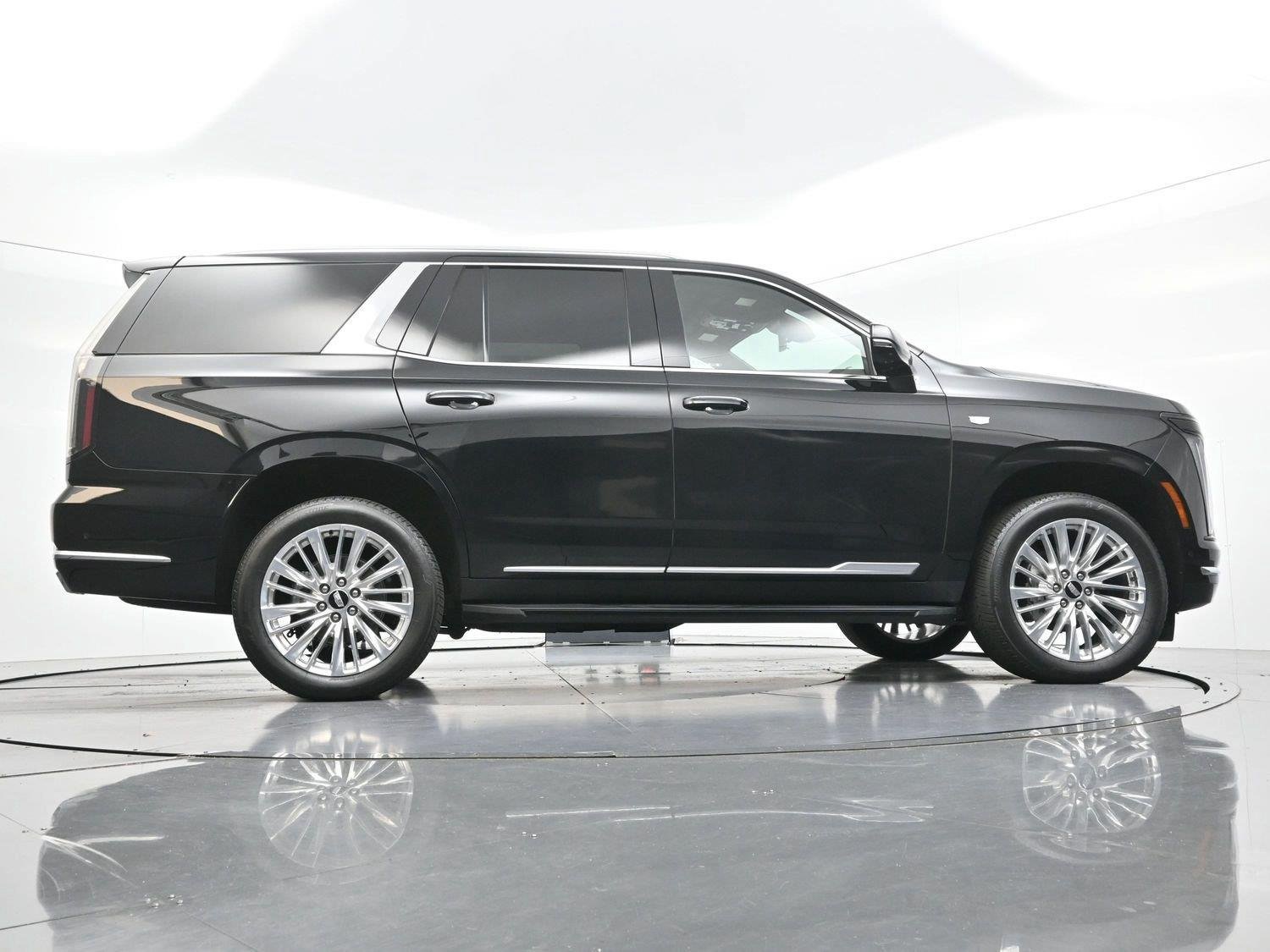 Certified 2025 Cadillac Escalade Premium Luxury AWD/4WD image 60