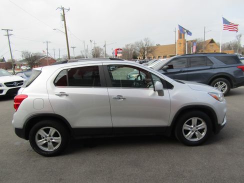 Used 2019 Chevrolet Trax LT w/ LT Convenience Package image 5