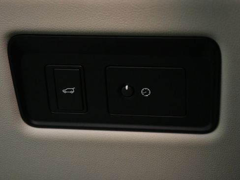 Used 2020 Land Rover Range Rover HSE image 24