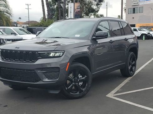 New 2025 Jeep Grand Cherokee Altitude image 34