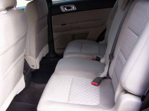 Used 2015 Ford Explorer XLT w/ Equipment Group 201B image 8