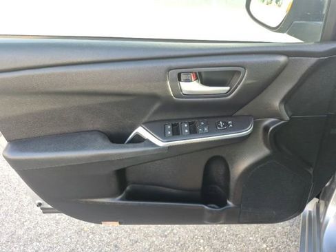 Used 2017 Toyota Camry SE image 10