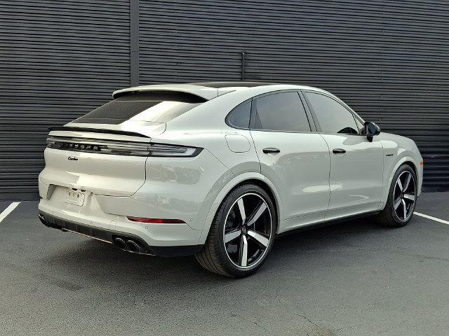 Certified 2025 Porsche Cayenne Turbo AWD/4WD image 7