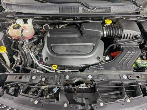 Used 2023 Chrysler Voyager LX image 31