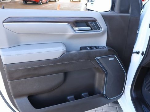 Certified 2024 GMC Sierra 1500 SLT w/ SLT Convenience Package image 8