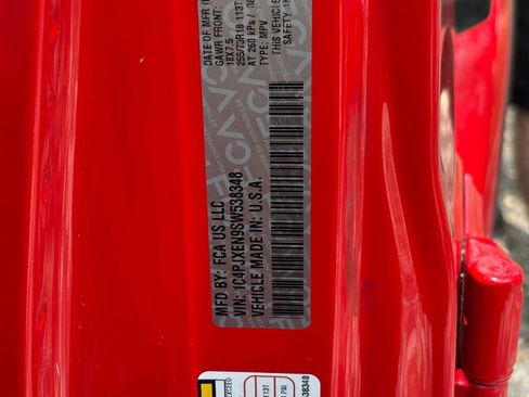 Used 2025 Jeep Wrangler Unlimited Sahara AWD/4WD image 10