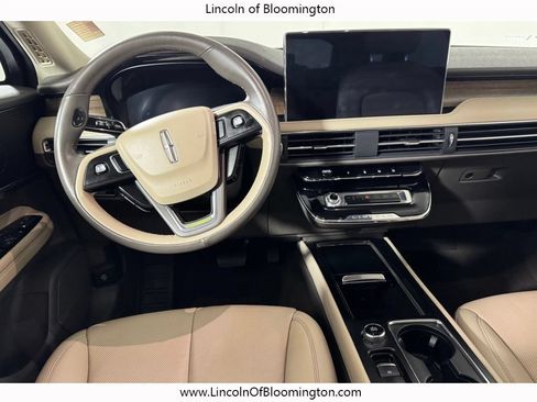 Used 2023 Lincoln Corsair Reserve AWD/4WD image 17