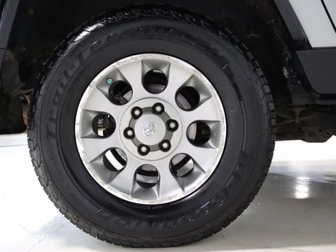 Used 2012 Toyota FJ Cruiser 4WD w/ Upgrade Pkg image 66