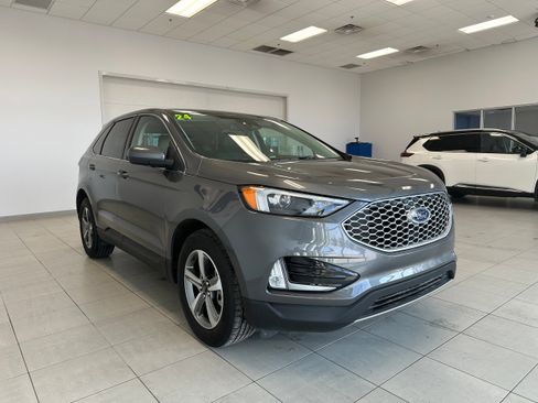 Used 2024 Ford Edge SEL w/ Convenience Package image 4