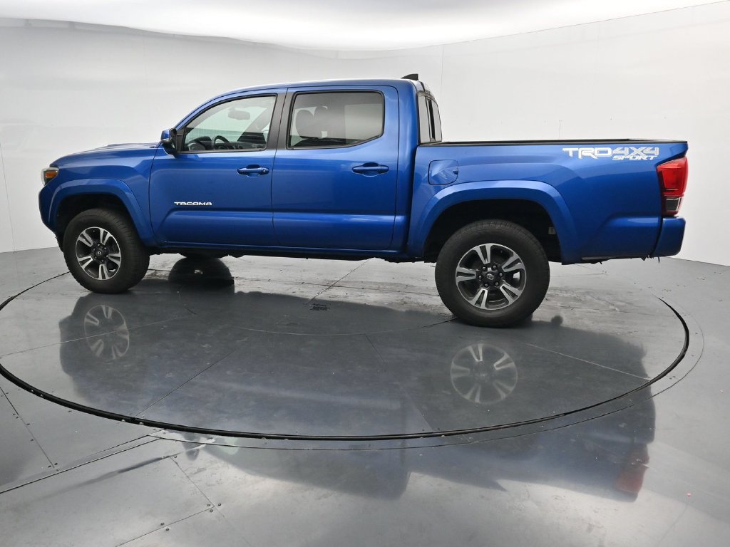 Used 2016 Toyota Tacoma TRD Sport w/ Towing Package AWD/4WD image 5