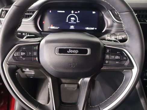 Used 2024 Jeep Grand Cherokee Laredo w/ Luxury Tech Group I AWD/4WD image 3