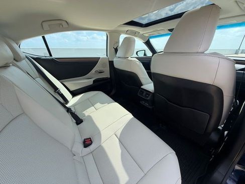 Used 2025 Lexus ES 350 w/ Premium Package FWD image 17