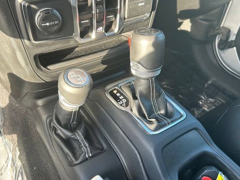 Used 2022 Jeep Gladiator Overland w/ Popular Equipment Package AWD/4WD image 15
