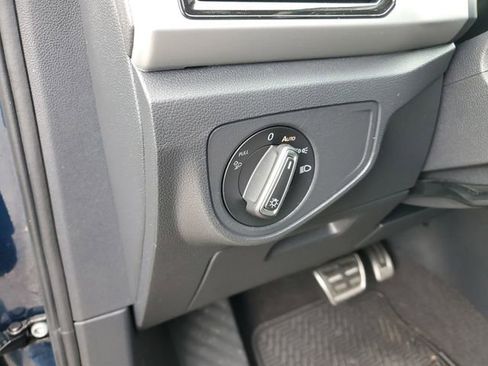 Used 2022 Volkswagen Atlas SEL Premium image 17