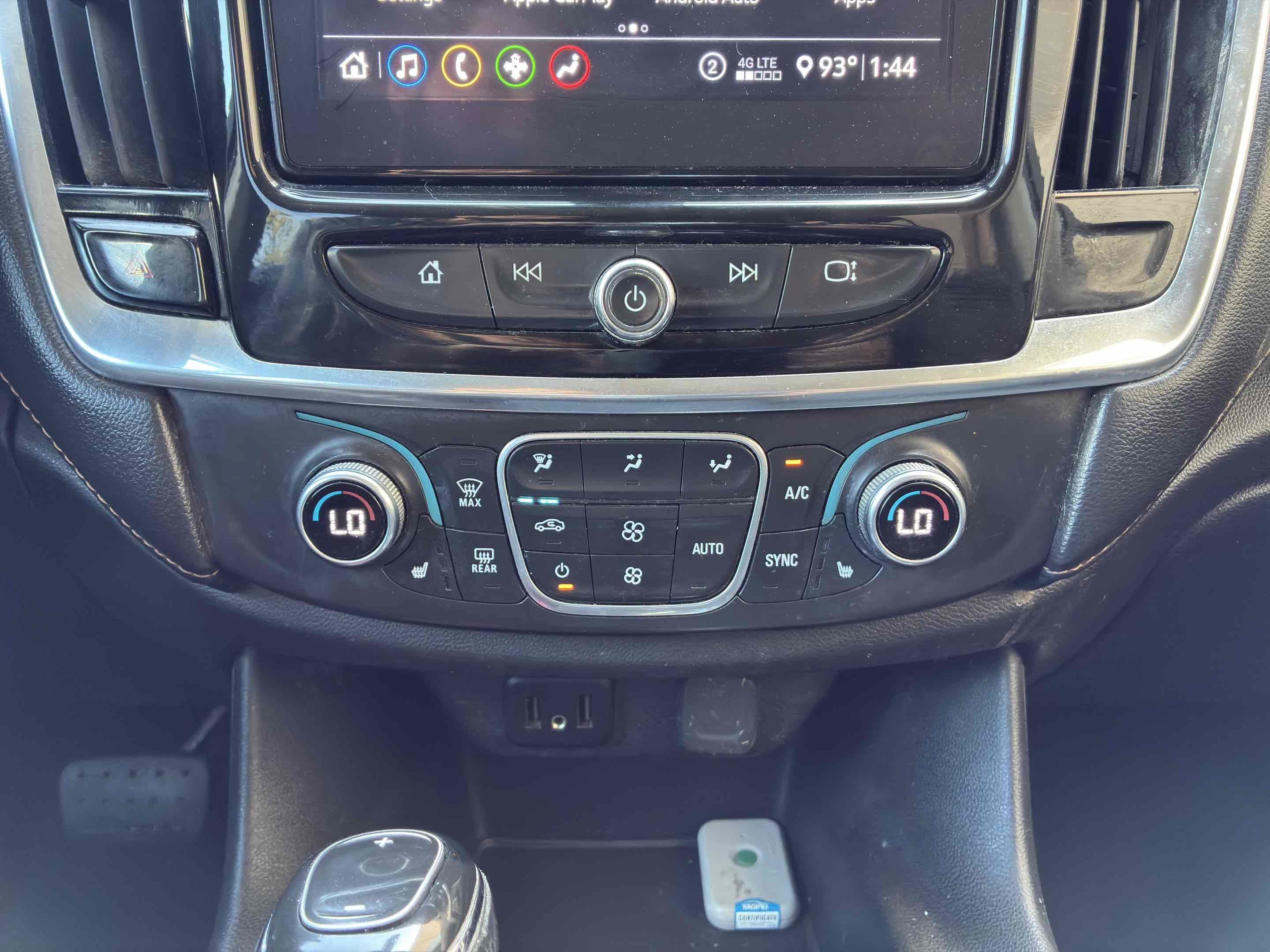Used 2020 Chevrolet Traverse LT FWD image 26