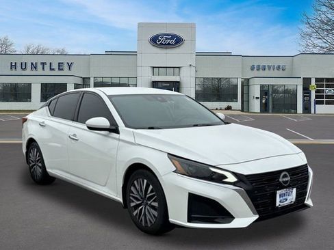 Used 2023 Nissan Altima 2.5 SV image 4