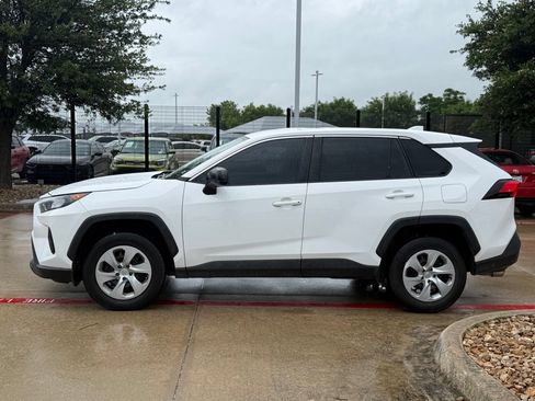 Used 2022 Toyota RAV4 LE FWD image 2