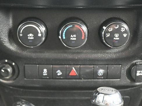 Used 2014 Jeep Wrangler Sahara w/ Dual Top Group AWD/4WD image 19