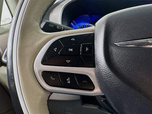 Used 2018 Chrysler Pacifica Limited w/ Tire & Wheel Group image 25