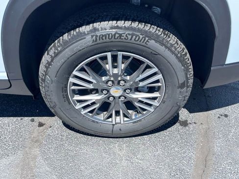 Used 2026 Chevrolet Traverse LT w/ Driver Confidence Package AWD/4WD image 6