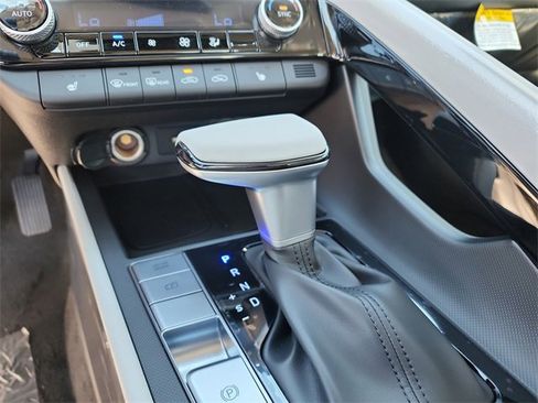 New 2025 Hyundai Elantra Limited image 21