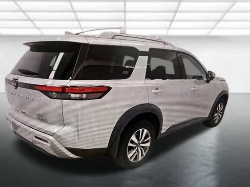 Used 2023 Nissan Pathfinder SL AWD/4WD image 2