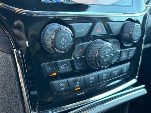 Used 2022 Jeep Grand Cherokee Laredo X image 21