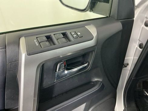 Used 2018 Toyota 4Runner SR5 Premium image 13