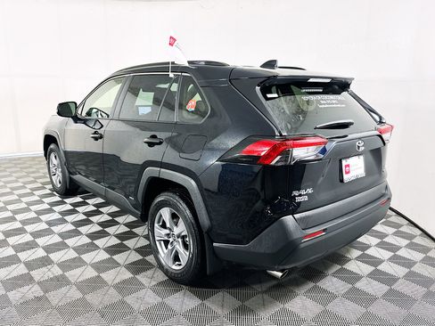 Used 2025 Toyota RAV4 LE AWD/4WD image 5