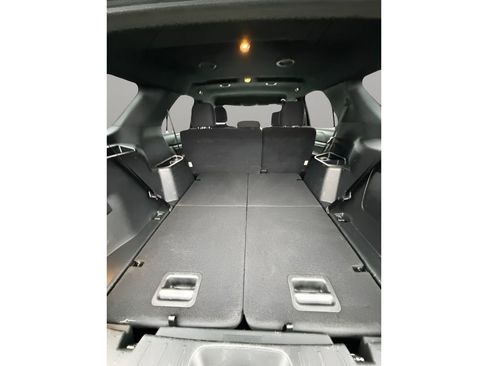 Used 2018 Ford Explorer XLT image 16