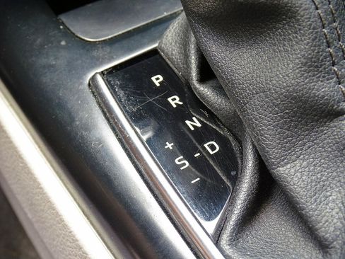 Used 2019 Toyota Camry LE FWD image 31