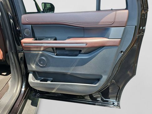 Used 2022 Ford Expedition Max Limited RWD image 37