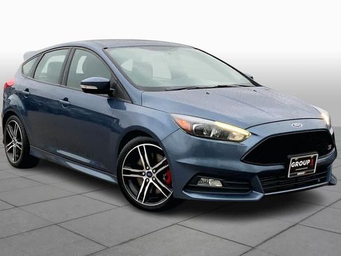 Used 2018 Ford Focus ST w/ Equipment Group 402A image 2