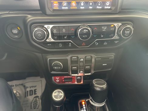 Used 2021 Jeep Gladiator Mojave w/ Dual Top Group AWD/4WD image 19
