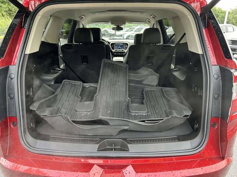 Used 2023 GMC Acadia Denali FWD image 10