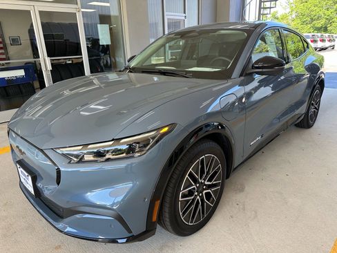 Used 2024 Ford Mustang Mach-E Premium image 3