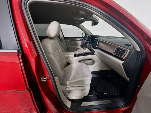 Used 2024 Volkswagen Atlas SE image 34