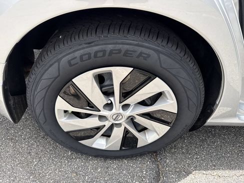 Used 2024 Nissan Altima 2.5 S FWD image 17