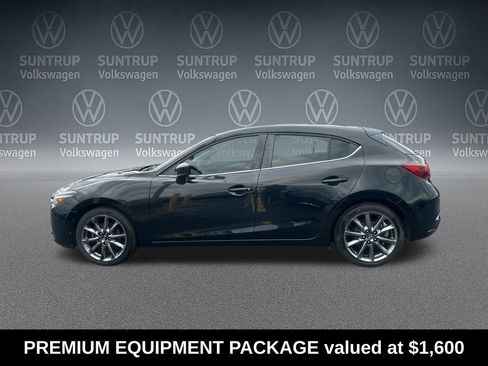 Used 2018 MAZDA MAZDA3 Grand Touring w/ Premium Equipment Package FWD image 2