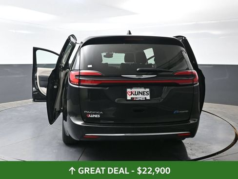 Used 2023 Chrysler Pacifica Touring-L FWD image 64