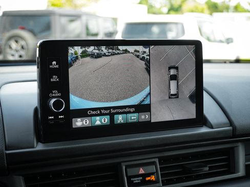 Used 2025 Honda Pilot TrailSport image 26